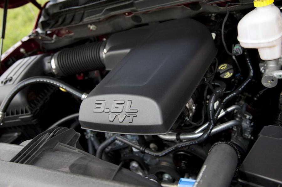  Dodge Ram 1500 Crew Cab SLT 4x4 2013 года  (фото 18 из 29)